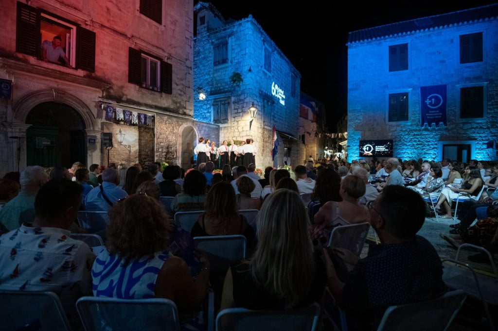 <p>Finalna večer ženskih klapa Omi&scaron; 2026.</p>