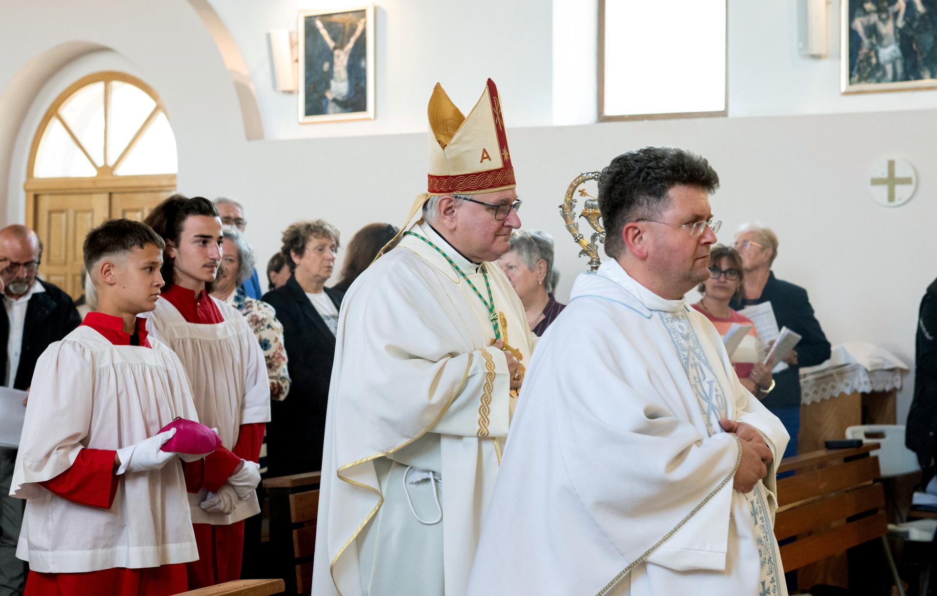 Velike kadrovske promjene u Šibenskoj biskupiji! Provjerite je li i vaš svećenik na ovom popisu