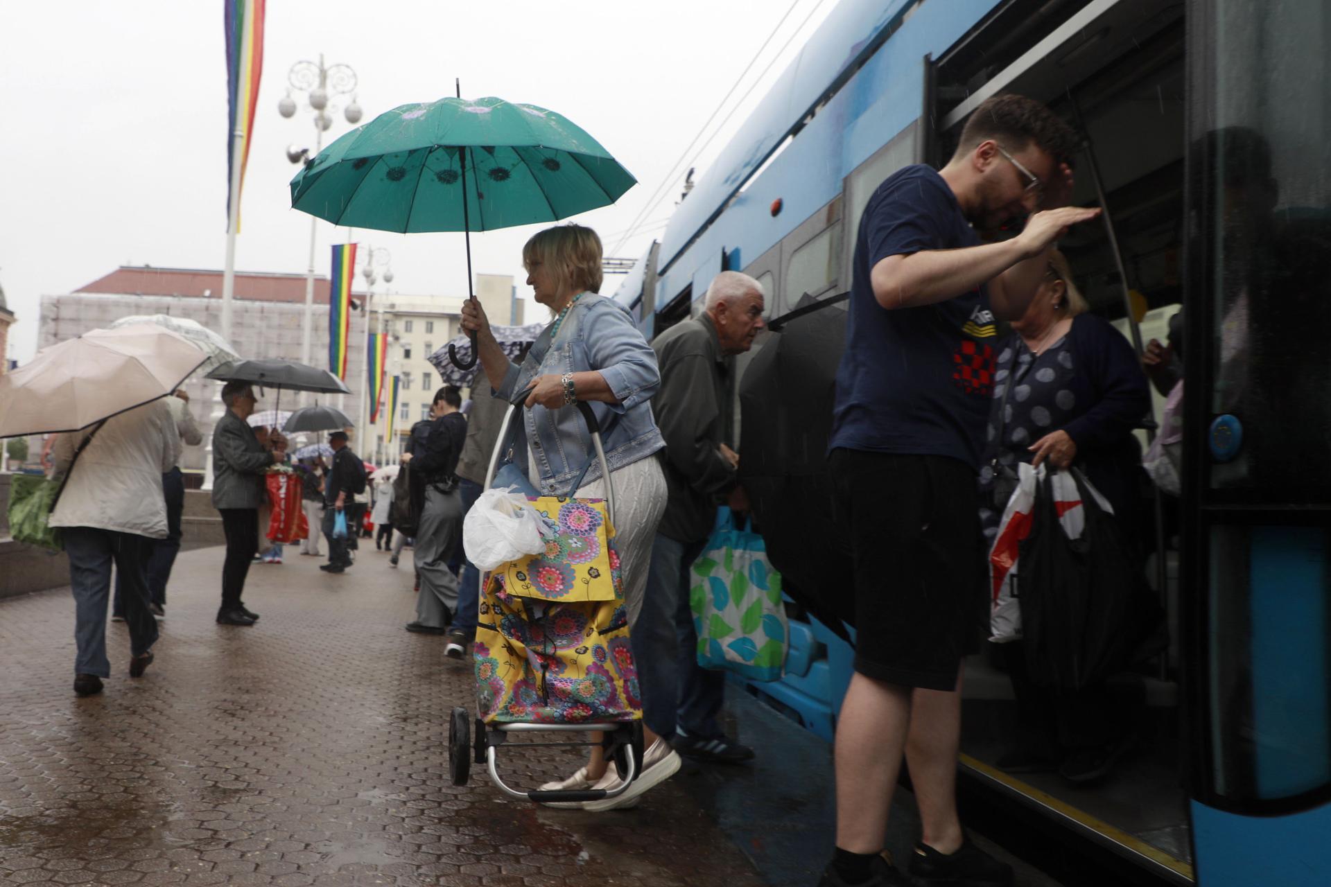 Oluja pogodila kontinentalnu Hrvatsku, tuča iz Slovenije stigla do nas. U Zagrebu temperatura drastično pala