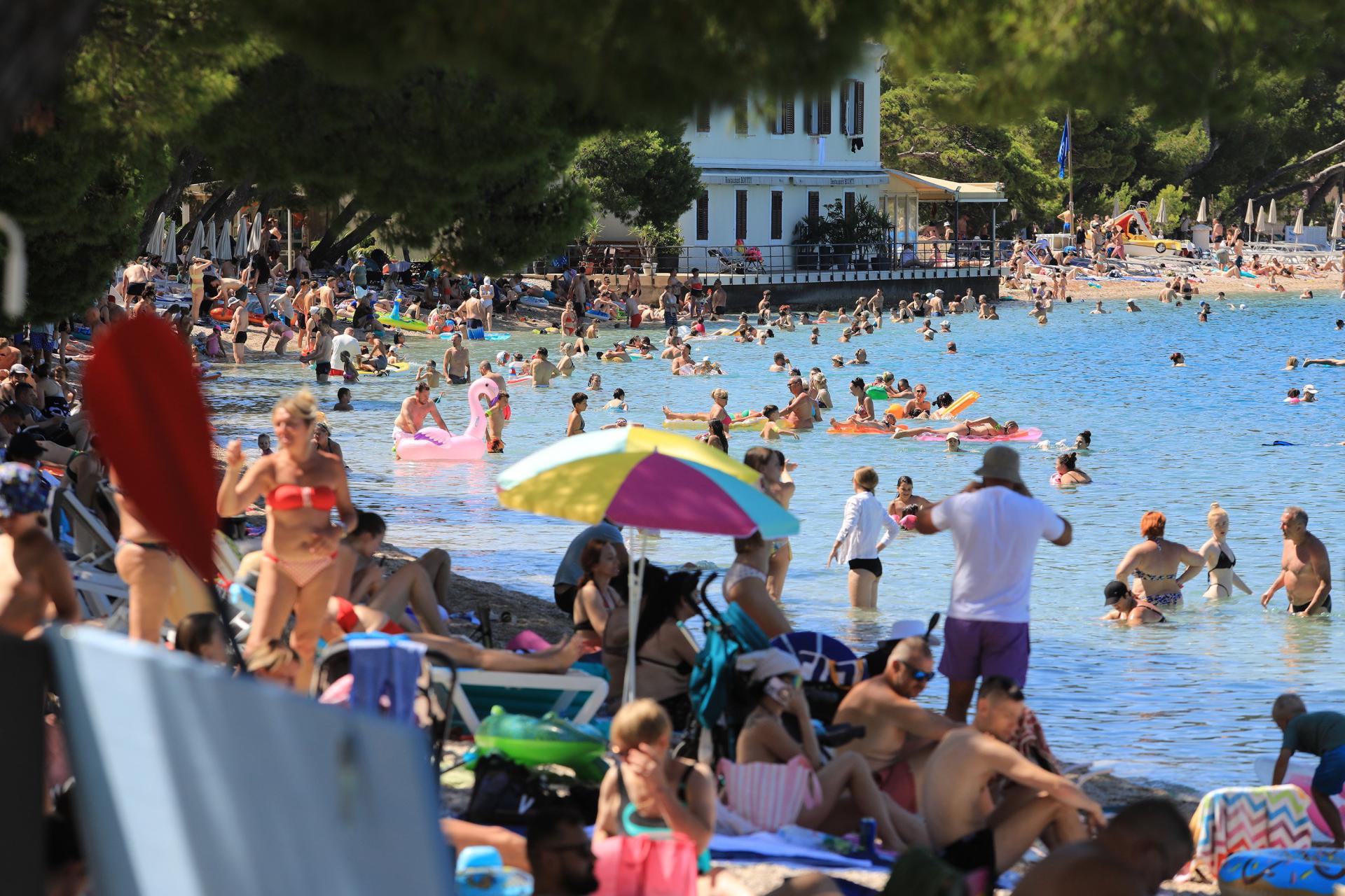 Dječja igra i ručnici šire zaraznu bolest na obali: Stručnjaci upozoravaju na simptome i ključnu pogrešku na plaži