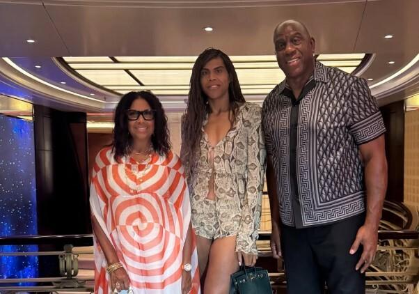 Magic Johnson ne može bez Dalmacije, opet je tu i hvali se fotografijama: u društvu je familije, sin se baš skockao...