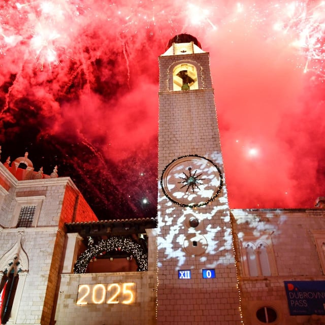 <p><br>
Docek Nove 2025. godine na Stradunu&nbsp;</p>