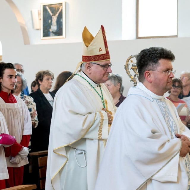 <p>Biskup Tomislav Rogić donio odluku o personalnim promjenama u &Scaron;ibenskoj biskupiji</p>
