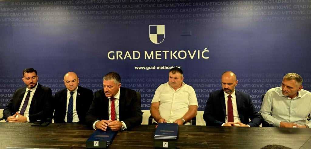 <p>Potpisan ugovor s izvođačem radova na izgradnji ceste Vid-Nova Sela</p>