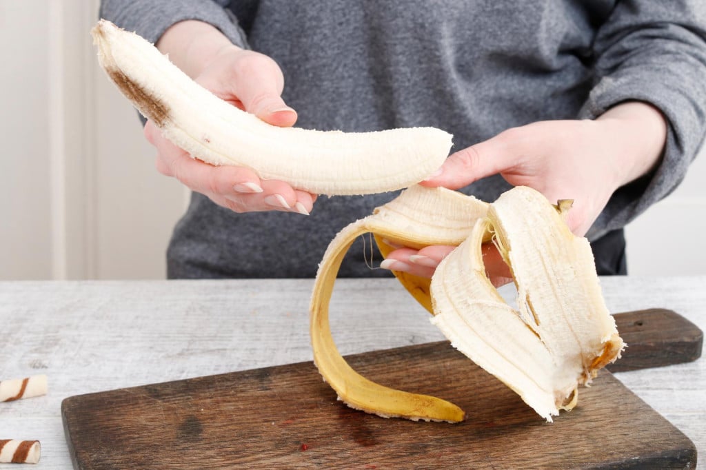 <p>Kora banane sadrži antioksidanse, vitamine i minerale, među kojima su vitamin C, vitamin A, kalij i lutein. Upravo se njima pripisuju hidratantna i umirujuća svojstva</p>