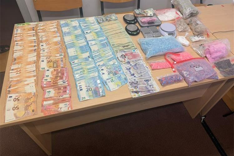Nova velika zapljena droge u Tisnom, strani ‘sezonac‘ pao s gomilom MDMA-a u svim oblicima, dilao je i ketamin, LSD...