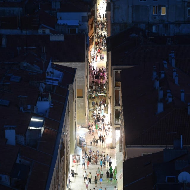 <p>Građani sve glasnije traže red u staroj jezgri Zadra...</p>