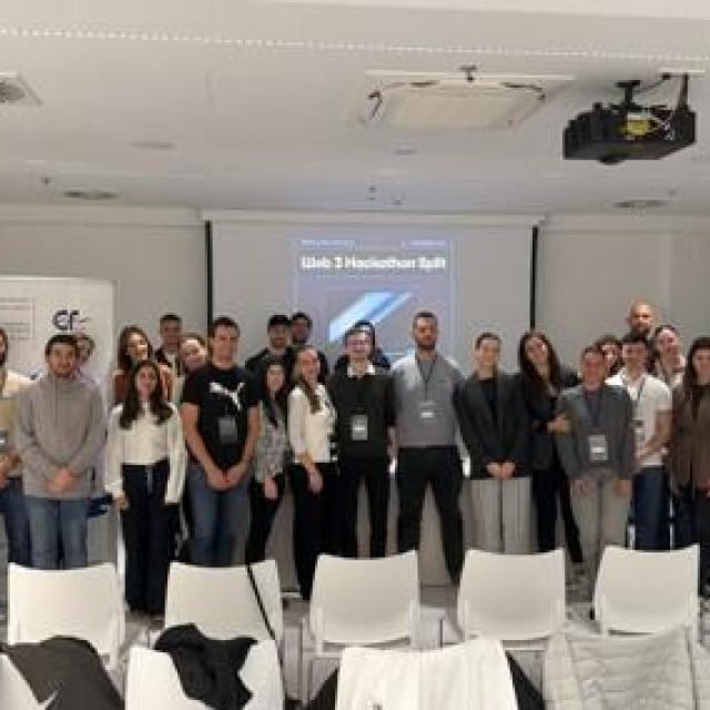<p>Studenti i mentori na Web3 Hackathonu u Tehnolo&scaron;kom parku Split, prosinac 2025.</p>