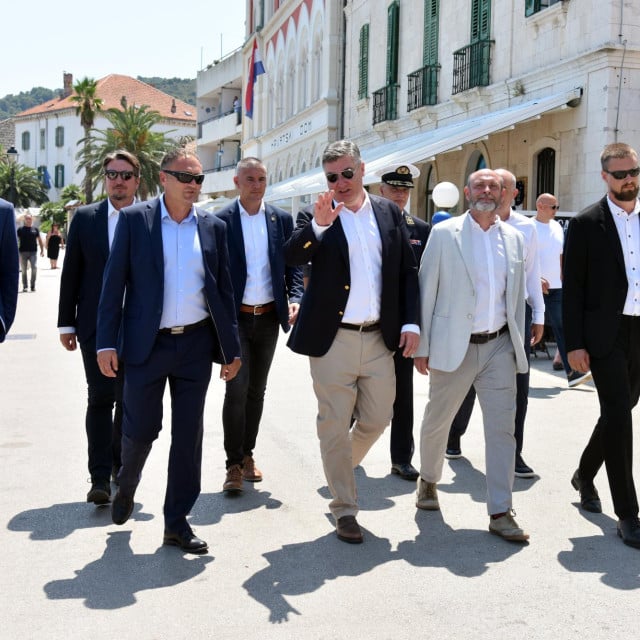 <p>Predsjednik Zoran Milanović s pratnjom</p>