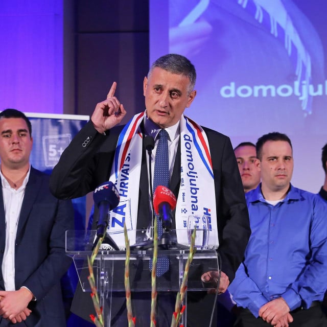 <p>Ideolo&scaron;ki sve &scaron;to smo kod Tomislava Karamarka mogli primijetiti je skretanje prema krajnjoj desnici, to se barem u ovom zadnjem sastavu Vlade događa možda intenzivnije nego &scaron;to je Karamarko to uspijevao napraviti, kaže Ivan Rimac</p>