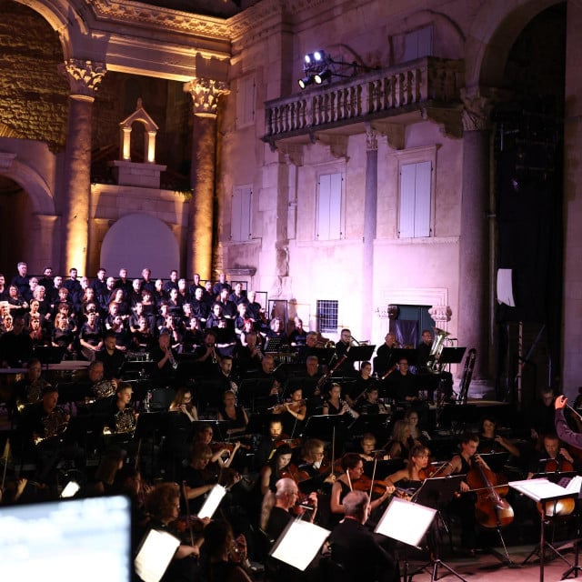 <p>Svečani Opera gala koncert na Peristilu u sklopu Splitskog ljeta</p>