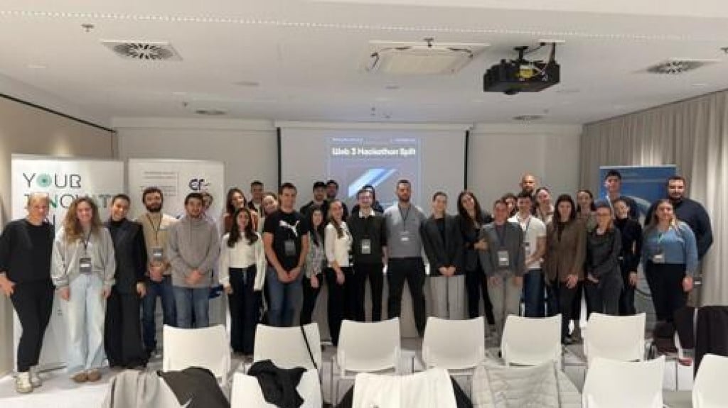 <p>Studenti i mentori na Web3 Hackathonu u Tehnolo&scaron;kom parku Split, prosinac 2025.</p>