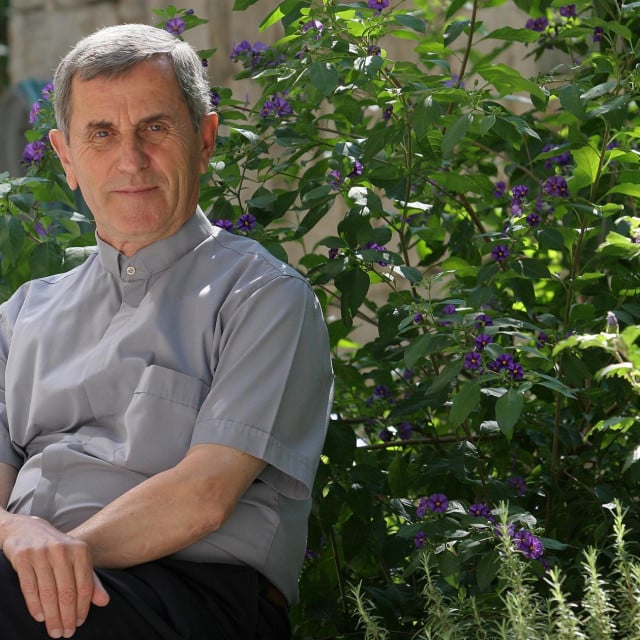 1752112