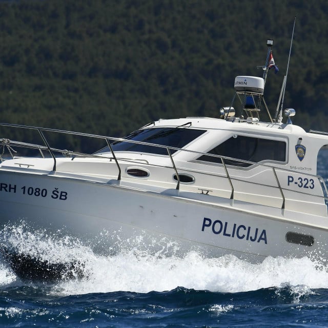 <p>U blizini ka&scaron;telanskih plaža viđeno je i policijsko plovilo (ilustracija)&nbsp;</p>
