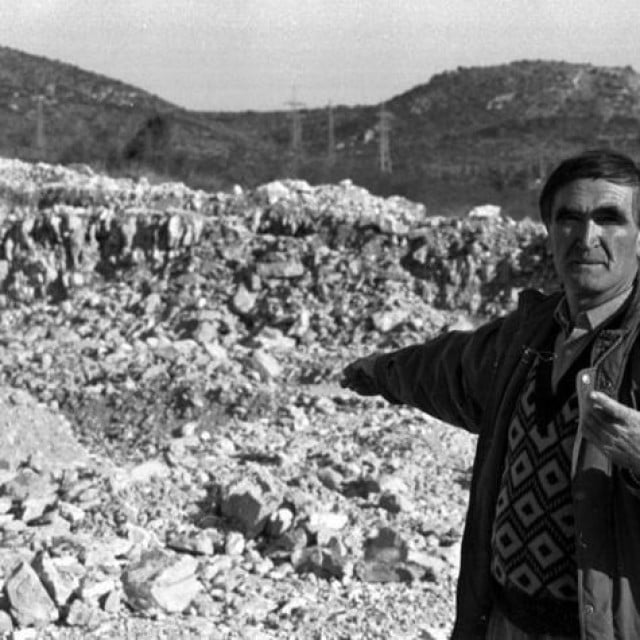 <p>Živko Mikulandra krajem studenog 1998. godine na gradili&scaron;tu svoje prve poslovne hale, na adresi Velimira &Scaron;korpika broj 17, u Mandalini<br>
Snimila: Željka Mraković</p>