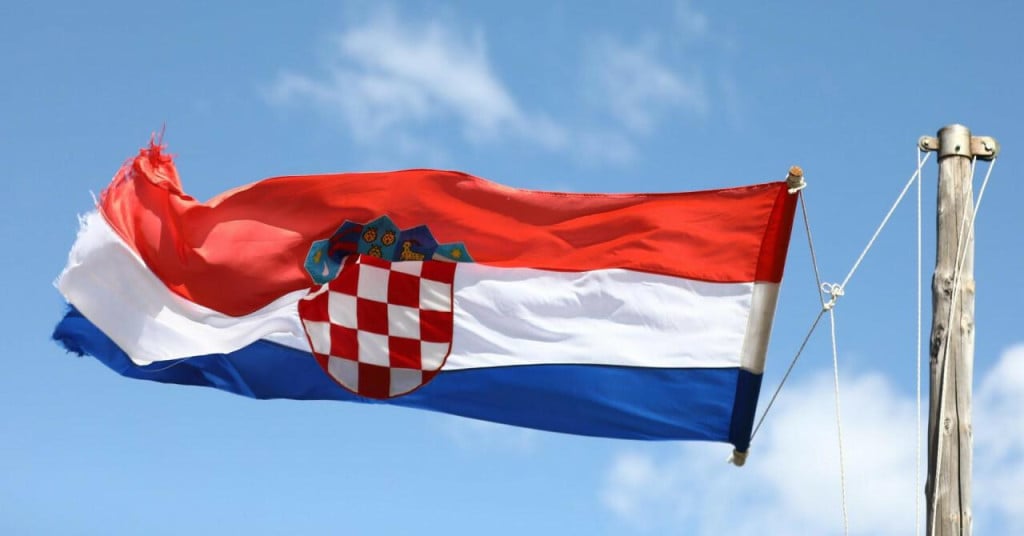 <p>Hrvatska zastava se vijori</p>
