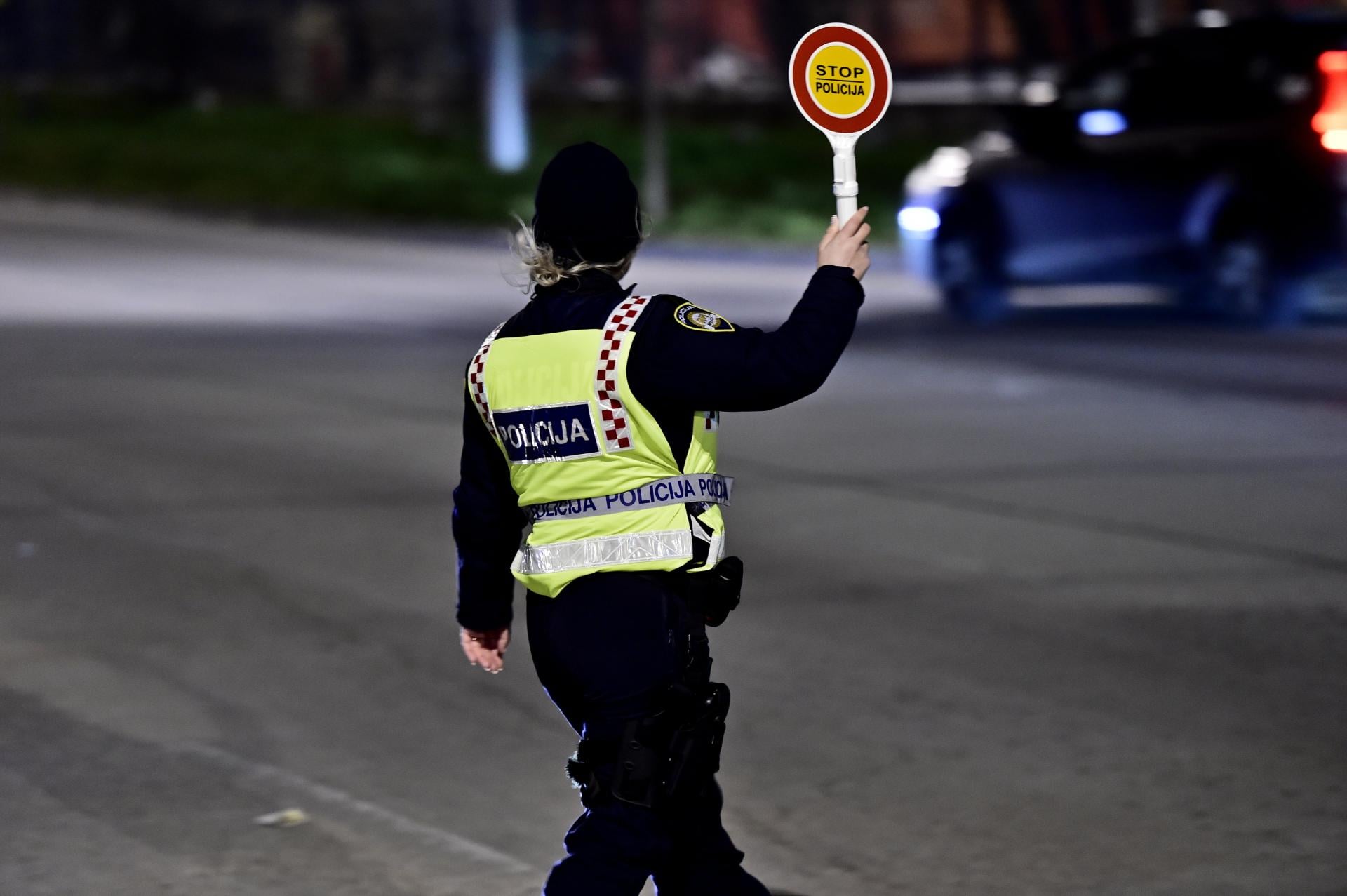 Policija ga zaustavila zbog pojasa, a 21-godišnji Zadranin nije imao ni vozački i bio je pod utjecajem droga