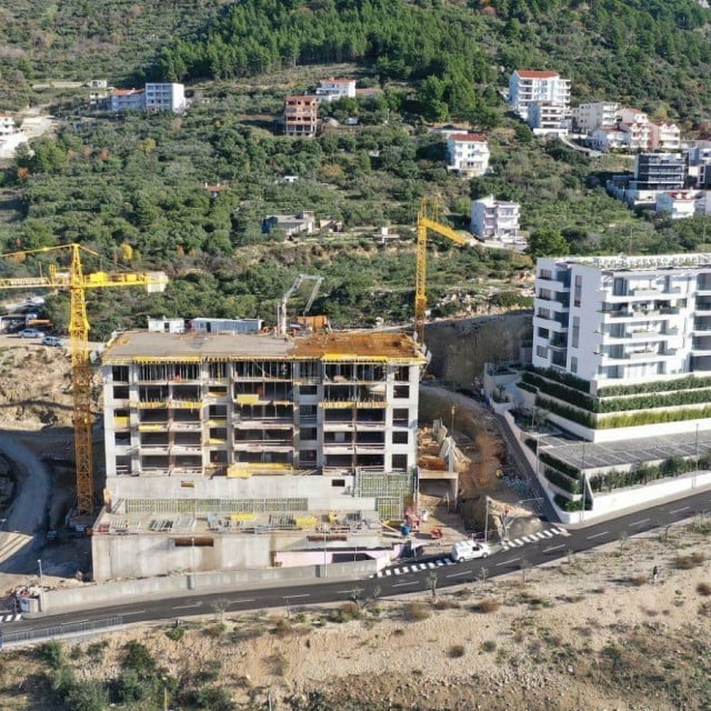 <p>Gradili&scaron;te u Makarskoj</p>