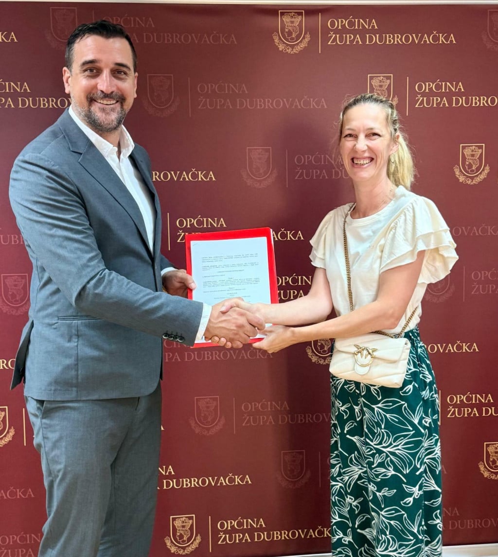 <p>Potpisan ugovor za izgradnju dječjeg igrali&scaron;ta u parku Striježice u Župi dubrovačkoj</p>