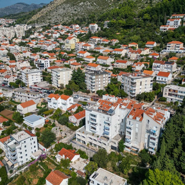 <p>stambene zgrade u &Scaron;ipčinama</p>