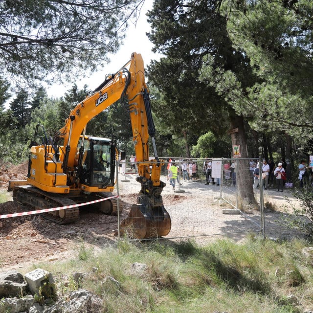 <p>U &scaron;umi makarskog poluotoka Osejava prije tri mjeseca su započeli radovi na uređenju &scaron;etnice duge 5 kilometara, a koji su vrijedni 1,8 milijuna eura</p>