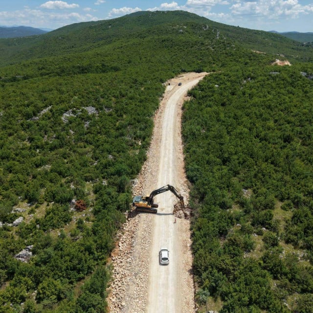 <p>Cesta za Lećevicu</p>