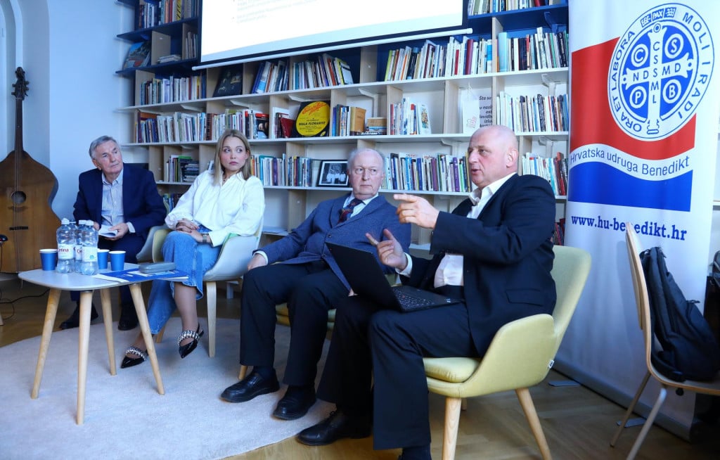 <p>Gradska knjižnica Marka Marulića, Knjižnica Dalmatina, 16. siječnja 2026.: tribina &rdquo;Perspektiva hrvatskog jezika u duhu Zakona o hrvatskom jeziku&rdquo;</p>