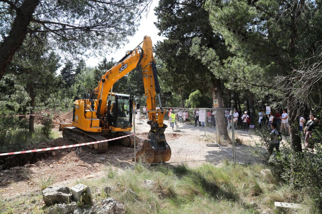 <p>U &scaron;umi makarskog poluotoka Osejava prije tri mjeseca su započeli radovi na uređenju &scaron;etnice duge 5 kilometara, a koji su vrijedni 1,8 milijuna eura</p>