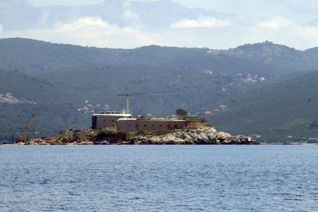 <p><br>
Na fotografiji: utvrda na otoku Mamula na ulazu u Bokokotorski zaljev<br>