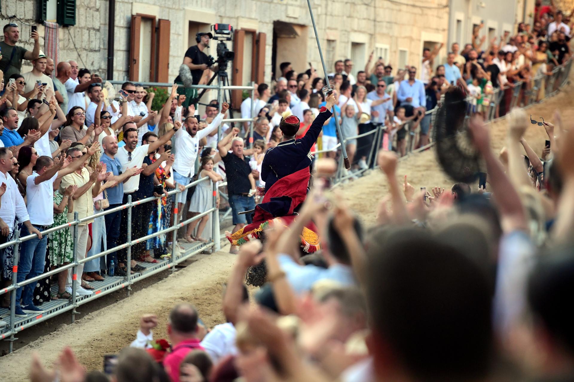 Sinjani, od utorka kreće podjela ‘alkarice‘! Bulj se hvali: ‘Ove smo godine povećali iznos i podigli cenzus‘