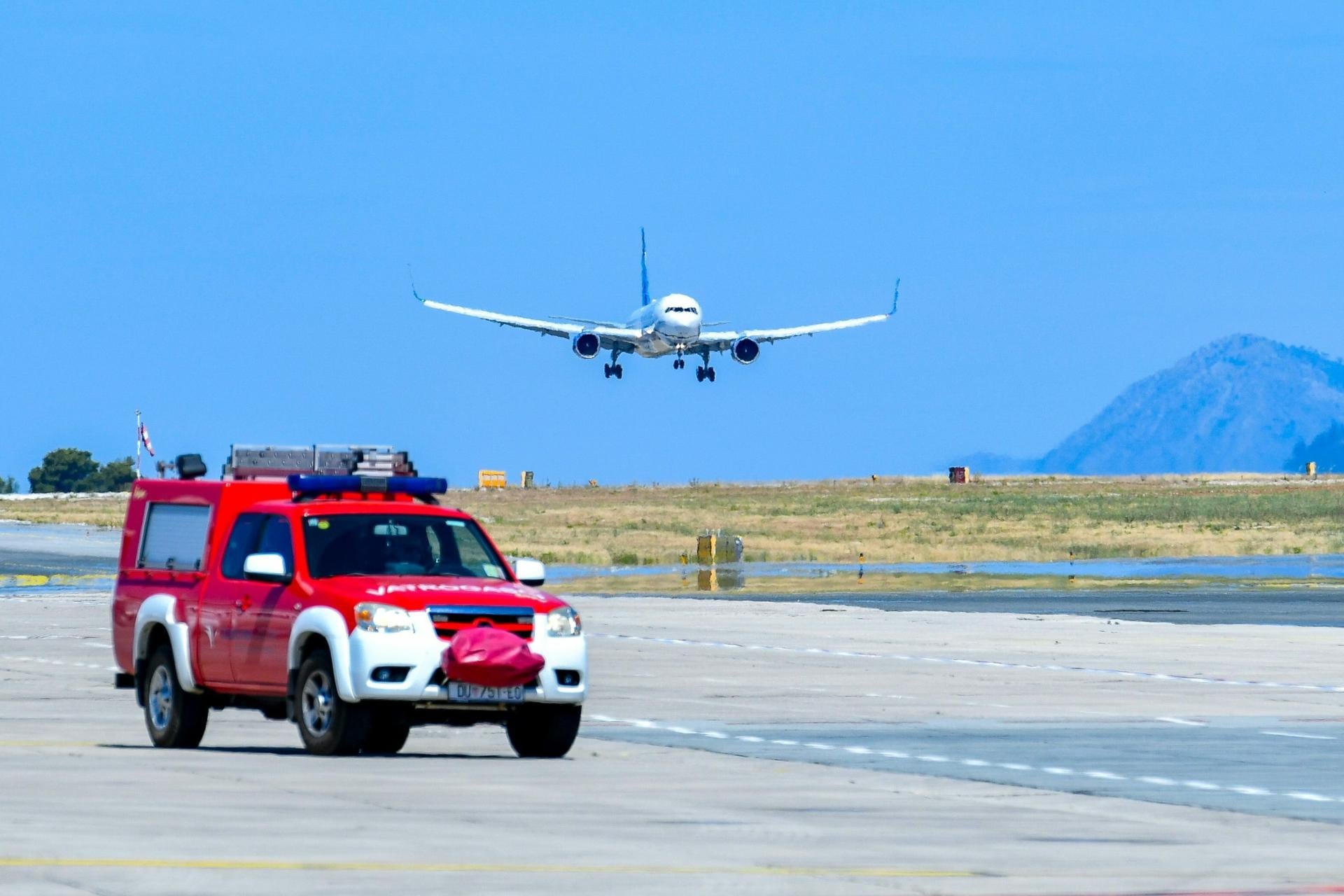 Avioni cijeli dan uspijevaju sletjeti na dubrovački aerodrom: ‘Piloti pokušavaju, ali moramo ih preusmjeravati...‘