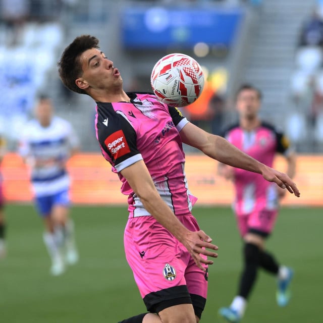 <p>Aleks Stojaković seli iz Lokosa u Dinamo</p>
