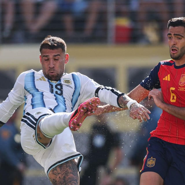 <p>Nicolas Otamendi</p>
