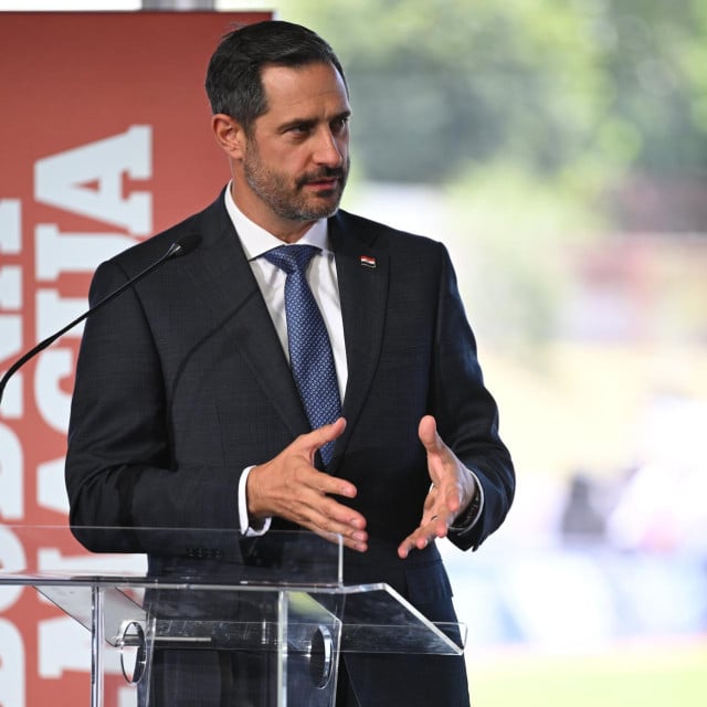 <p>Split, 240726.<br>
Park Mladezi.<br>
Konferencija Igra na dugi rok: Sportska infrastruktura izmedju izvrsnosti i isplativosti, u organizaciji Slobodne Dalmacije i Hrvatskog ragbijaskog saveza, odrzava se u sklopu turnira Rugby Europe 7s Championship.<br>
Na fotografiji: Tonci Glavina.<br>