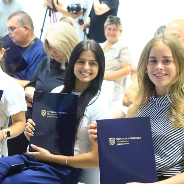 <p>Lara Petričević, Mihaela Stipić i Laura Ljubić</p>
