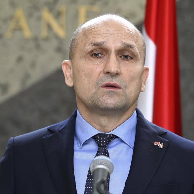 <p>Ivan Anu&scaron;ić:&nbsp;Hrvatska vojska i Oružane snage podupiru i podupirat će, i dosad to rade i činit će i ubuduće, vlastitu industriju, vlastitu proizvodnju i hrvatski profit</p>