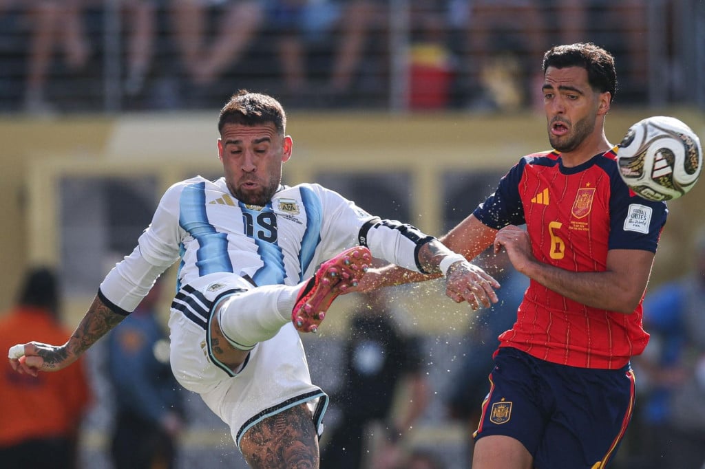 <p>Nicolas Otamendi</p>