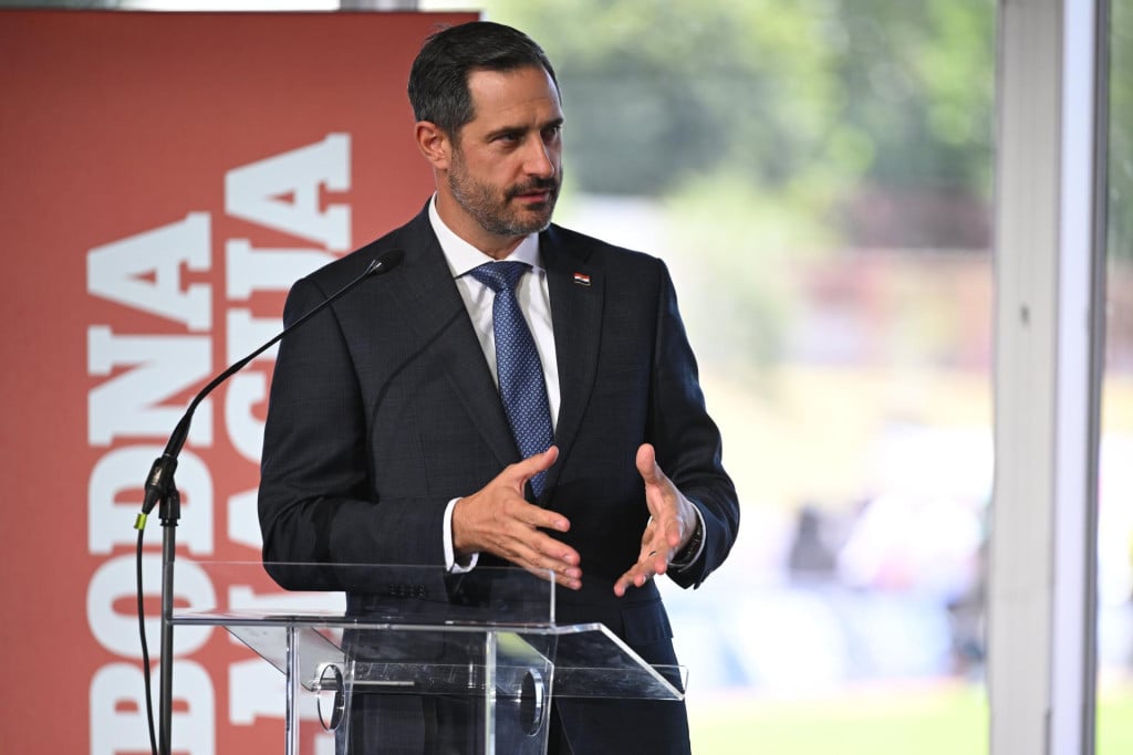 <p>Split, 240726.<br>
Park Mladezi.<br>
Konferencija Igra na dugi rok: Sportska infrastruktura izmedju izvrsnosti i isplativosti, u organizaciji Slobodne Dalmacije i Hrvatskog ragbijaskog saveza, odrzava se u sklopu turnira Rugby Europe 7s Championship.<br>
Na fotografiji: Tonci Glavina.<br>