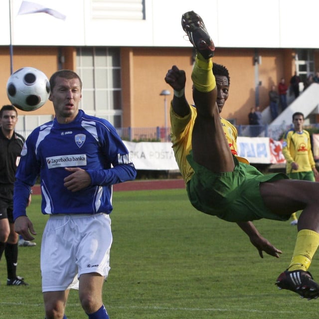 <p>Kalilou Traore u atraktivnoj&nbsp;akciji</p>