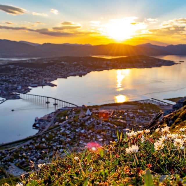 <p>Čarobni norve&scaron;ki Troms&oslash; u ljeto</p>