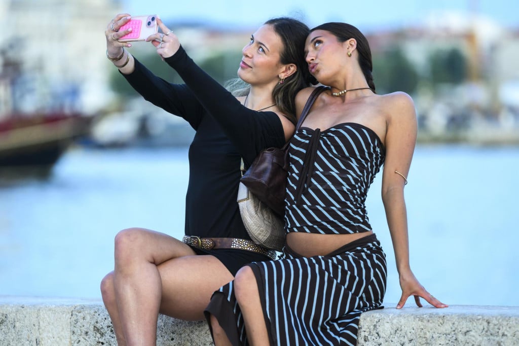 <p>Selfie za uspomenu iz Splita, krcatog iznajmljivačima, novim ugostiteljima, taksistima, čartera&scaron;ima...</p>
