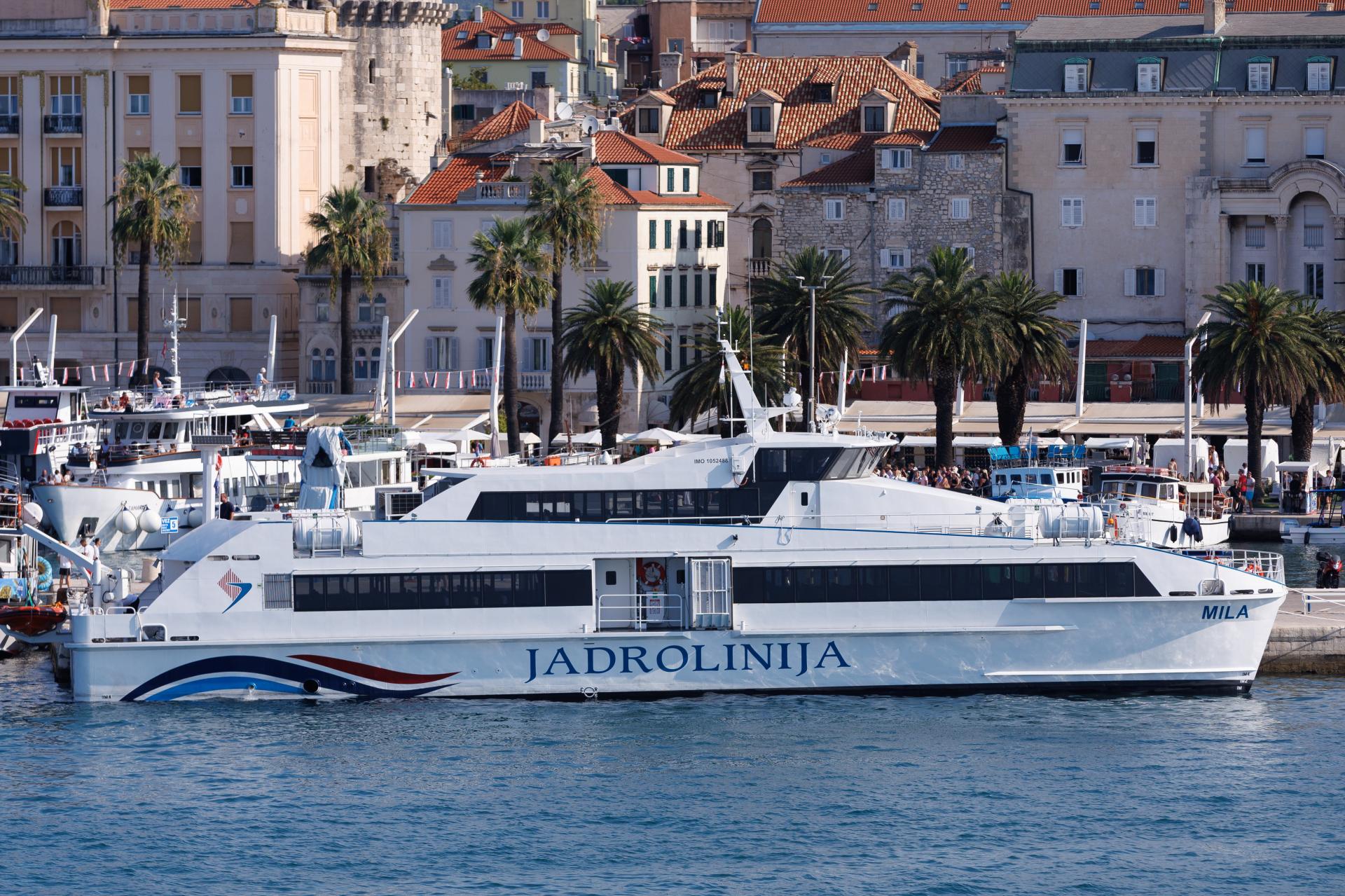 Jugo zaustavilo liniju za Brač, Hvar i Vis: stižu nevere i olujni udari vjetra, izdano narančasto upozorenje