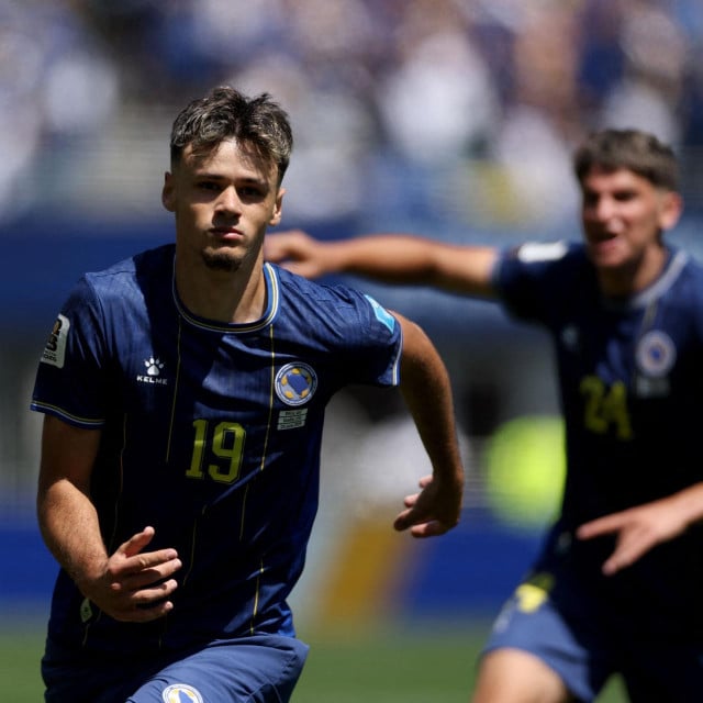 <p>Kerim Alajbegović&nbsp;slavi gol Kataru na Mundijalu</p>