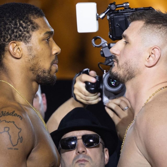 <p>Anthony Joshua r Kristian Prenga odu&scaron;evili publiku u Saudijskoj Arabiji&nbsp;</p>