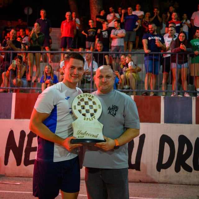 <p>Dubrovnik, 250726.<br>
Nogometni turnir na male bare finale na igralistu OS Ivana Gundulica. Utakmica za trece mjesto Rekreativci - Sipcine, finale Teca United - Konoba Popret.<br>
