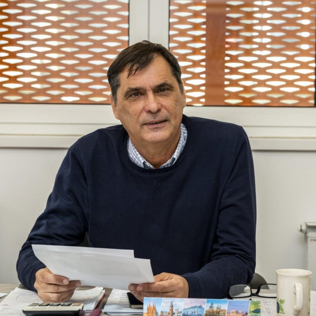 <p>Dražen Sekso:&nbsp;&nbsp;Tapetar, autolakirer, bojadisar i zidar, mislim da su ta zanimanja izgubljena &scaron;to se &Scaron;ibenika tiče. Zasad, a možda i trajno. Nitko od na&scaron;e djece nije zainteresiran da se obrazuje za to zanimanje...</p>