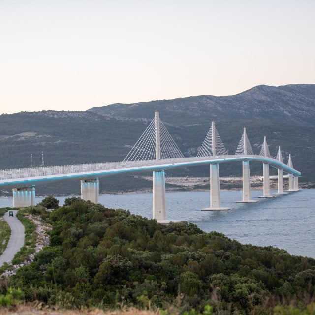 <p>Pelje&scaron;ki most</p>