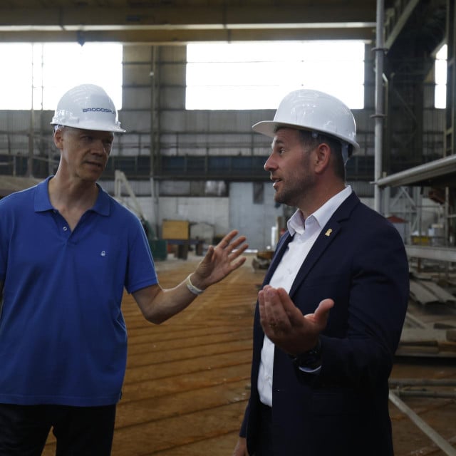 <p>Tijekom nedavnog okr&scaron;aja s gradonačelnikom Tomislavom &Scaron;utom, u &scaron;kveru su se pohvalili radovima na &lsquo;projektu 531&rsquo;, no pokazalo se kako su ugovor za taj, kao i za razvoj besposadnog autonomnog vi&scaron;enamjenskog broda, sufinanciranih iz fondova EU-a, raskinuti, a sredstva se moraju vratiti</p>