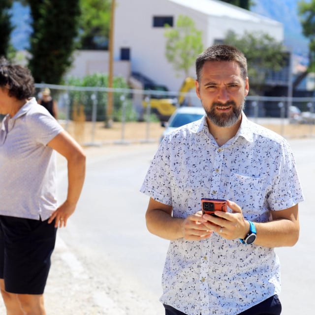 <p>Predsjednik Mjesnog odbora Vranjic i član inicijative Marin Mandić i dalje se bori kako bi konačno dobili kompletan uvid u projekt sanacije zagađene obale</p>