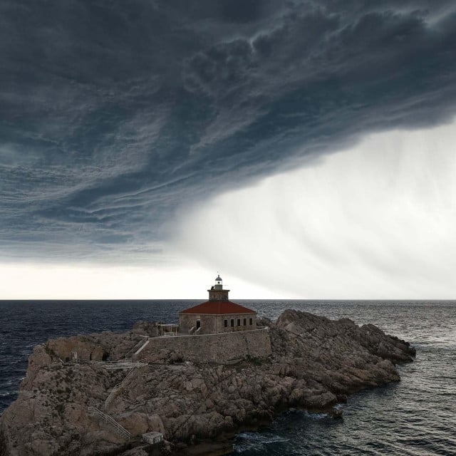 <p>Olujna ćelija cumulonimbusa koju je dronom zabilježio stormchaser Daniel Pavlinović</p>